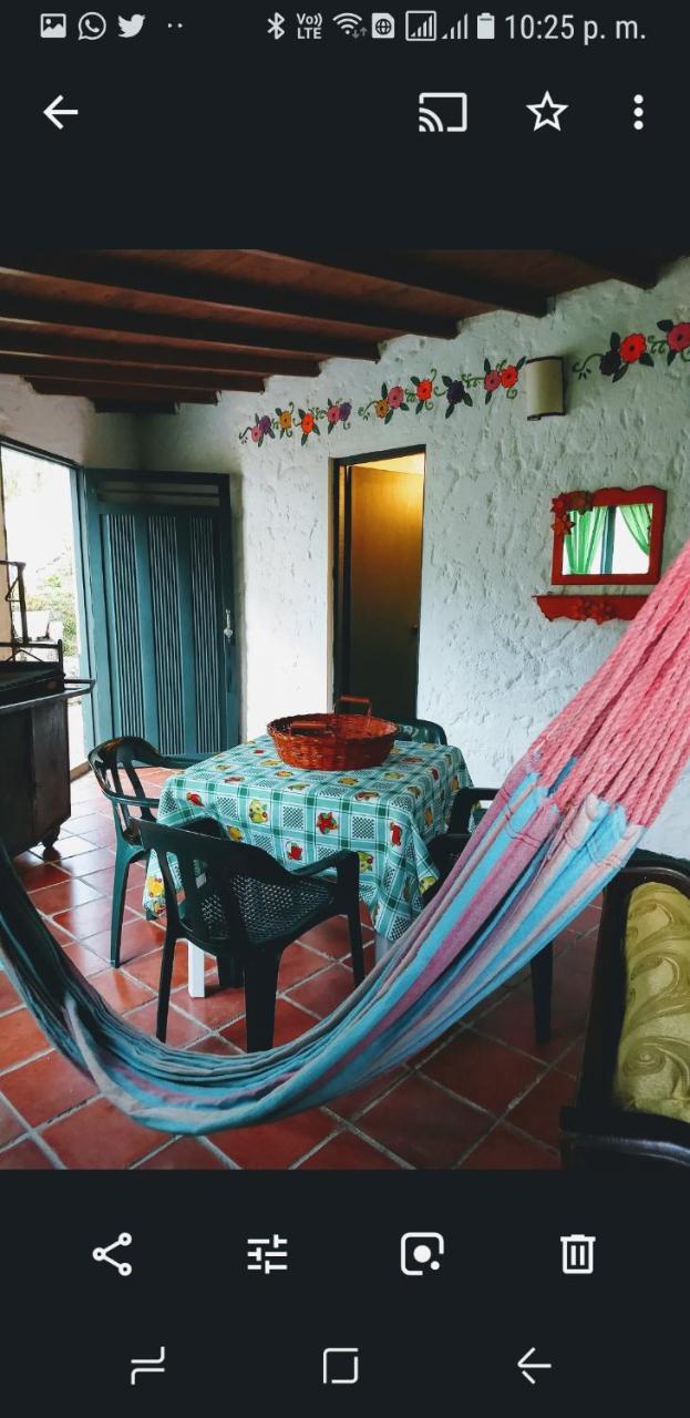 הוילה Guatapé Las Cabanas Castillos Del Lago מראה חיצוני תמונה